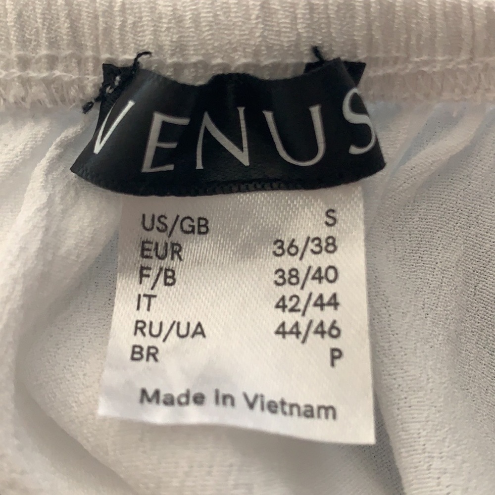 NWOT Venus White Flowy Top with Crotchet Detail - Picture 5 of 5